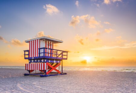 Miami,Beach,,Florida,,Usa,Sunrise,And,Life,Guard,Tower.